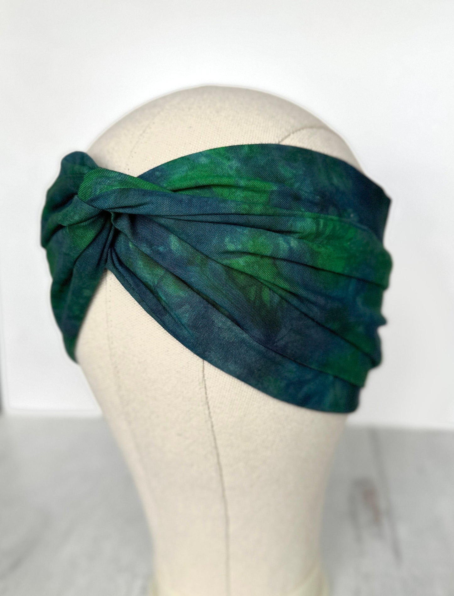 Hand Dyed Long Wide ADJUSTABLE Wire Headband, Blue Green Tie Dyed Spring Summer Beach Head Wrap, Bendable Women Hair Scarf, No Slip Bandana