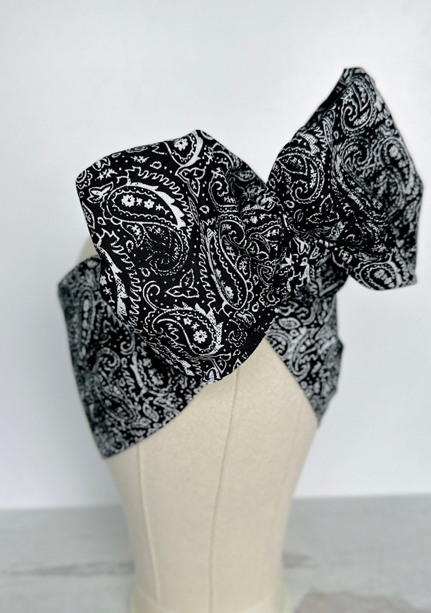 Extra Long Wide Bendable Wire Wrap Headband, Black White Paisley Bandana Print Head Wrap, Women Accessories, Head Scarf Turban