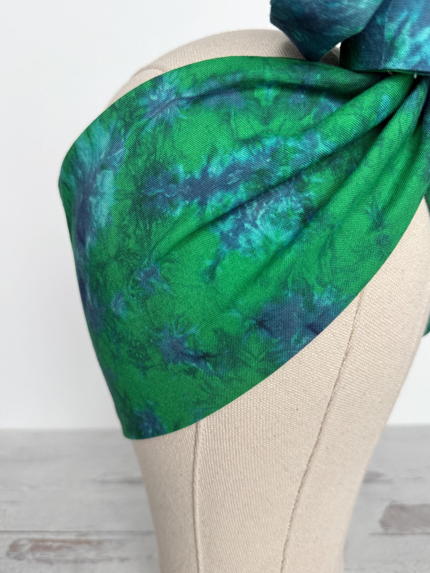 Extra Wide Adjustable Wire Headband, Hand dyed Tie Dye Teal Blue Green Wired Headband Turban, Fabric Head Wrap, Hair Scarf