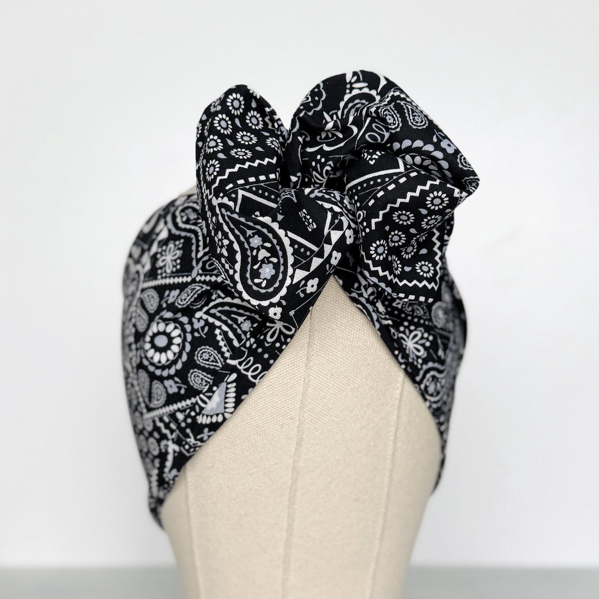 Extra Wide BENDABLE Adjustable Wire Headband, Black White Bandana Print, Wired Headband, Head Wrap, Turban Hair Accessories, Head Scarf