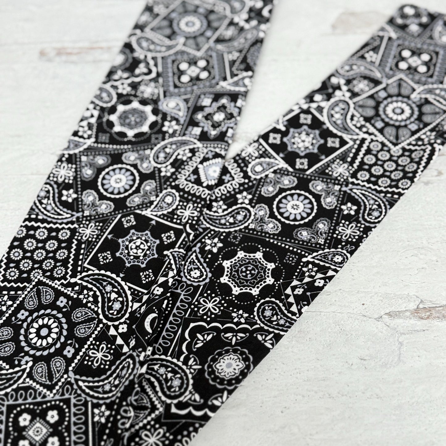 Extra Wide BENDABLE Adjustable Wire Headband, Black White Bandana Print, Wired Headband, Head Wrap, Turban Hair Accessories, Head Scarf