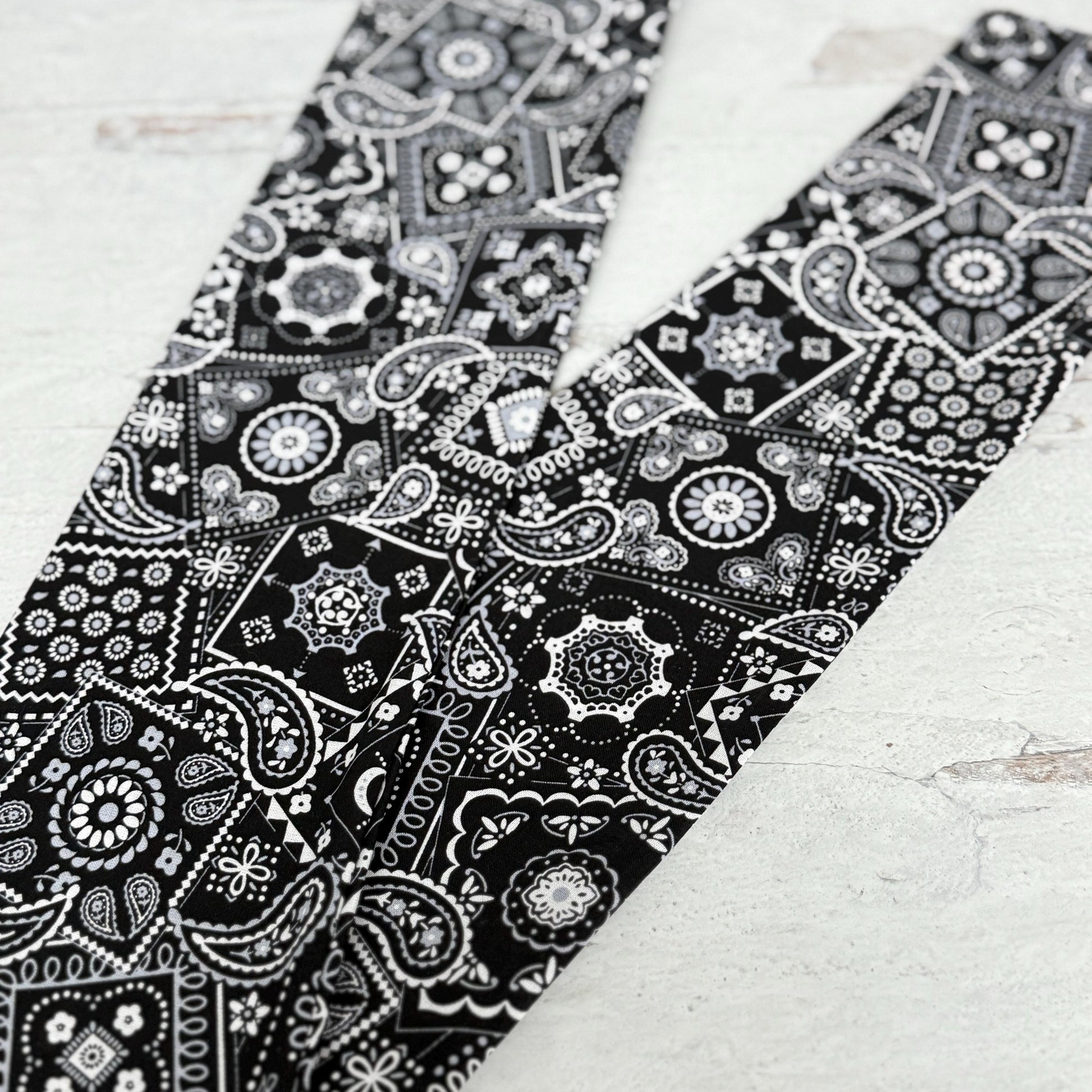 Extra Wide BENDABLE Adjustable Wire Headband, Black White Bandana Print, Wired Headband, Head Wrap, Turban Hair Accessories, Head Scarf
