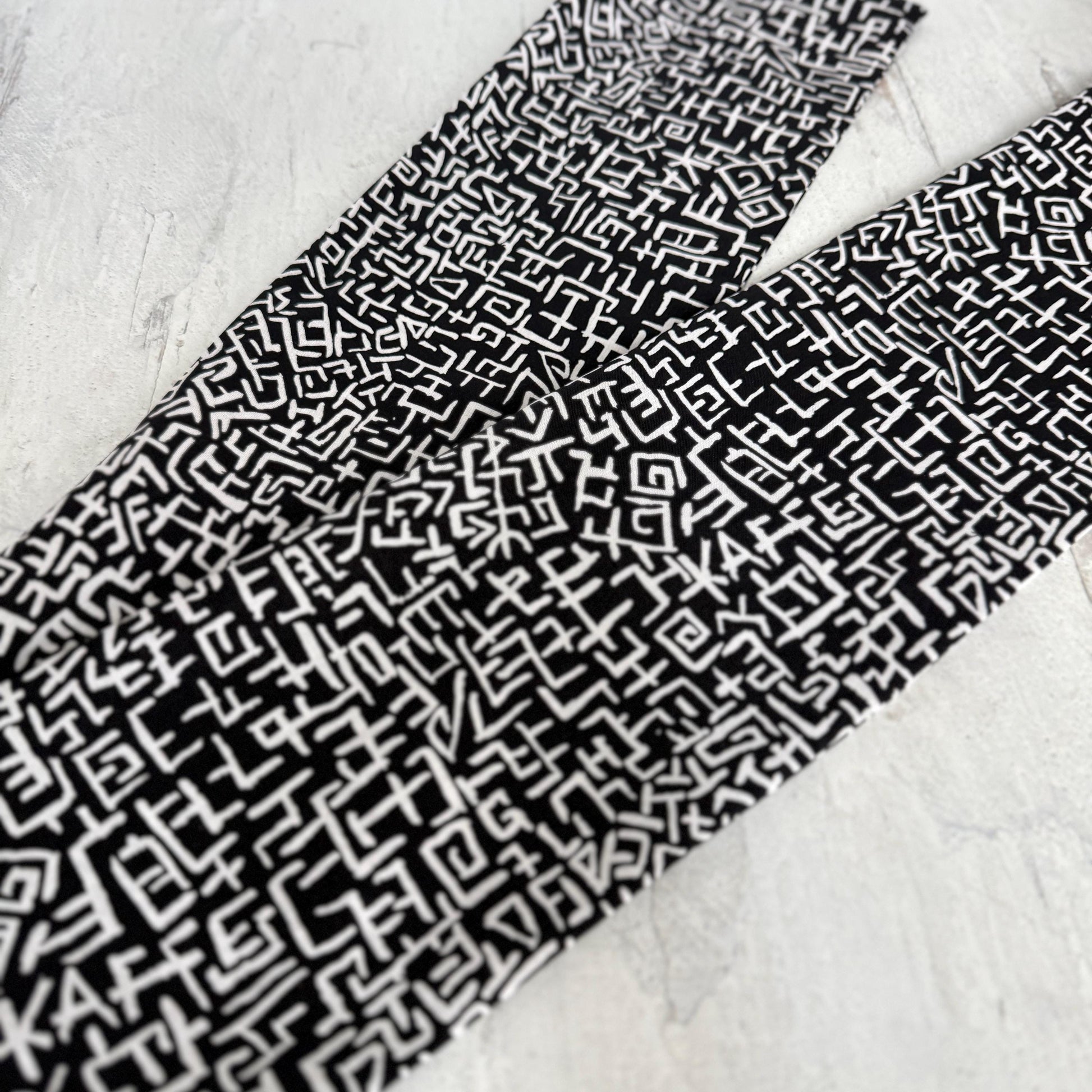 Extra Wide Adjustable Wire Wrap, Black White Abstract Print Wired Headband, Fabric Head Wrap, Summer Boho Head Scarf Accessories